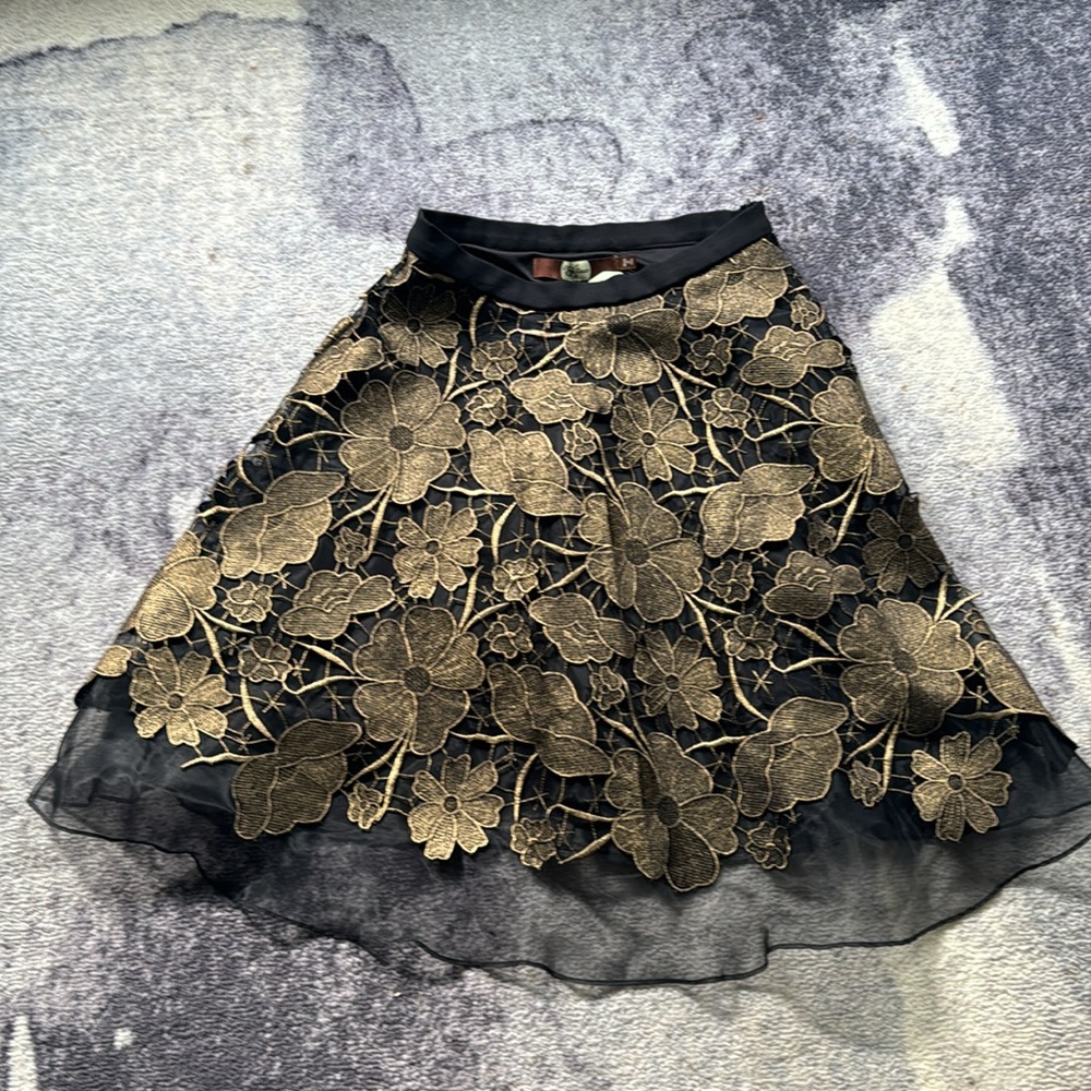 Eva Franco new with tags never worn embroidered a line skirt.  Gold and black.